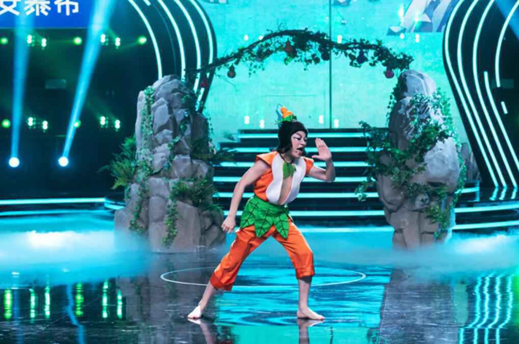 《百变大咖秀》王祖蓝再现经典葫芦娃造型 葫芦家族齐聚贺新年