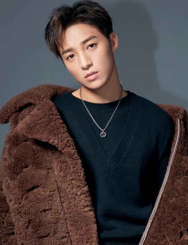 伍嘉成 | 矛盾中重生