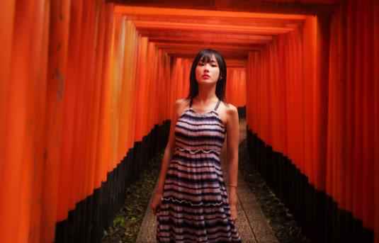 《古董局中局》热播 尹姝贻《局中局》MV曝光