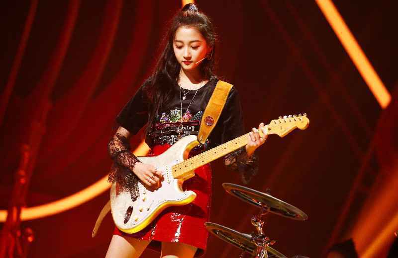 周深萨顶顶天籁相遇，游戏cue华晨宇，花花回答亮了