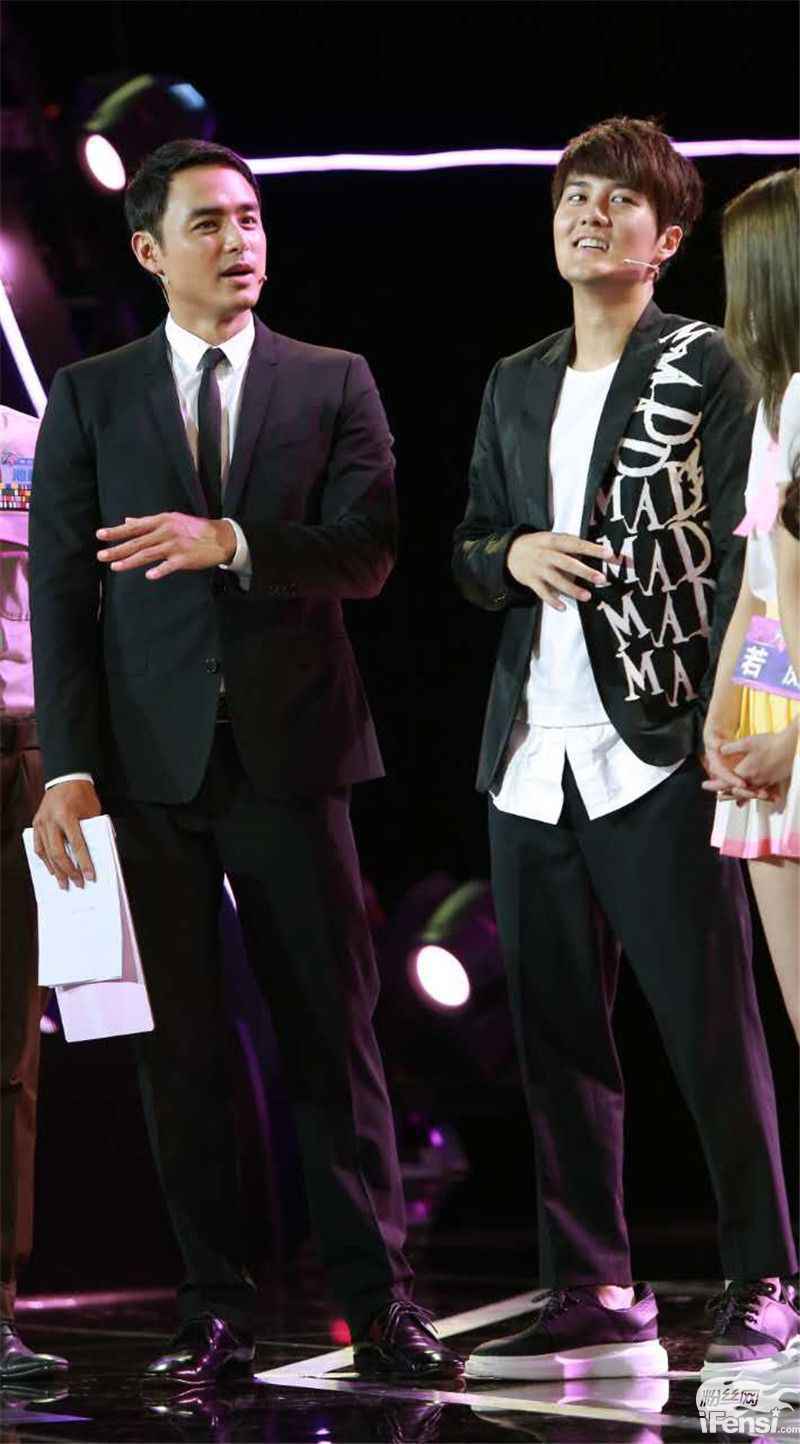 明道《最强女团》遇意外 暖男气质尽显