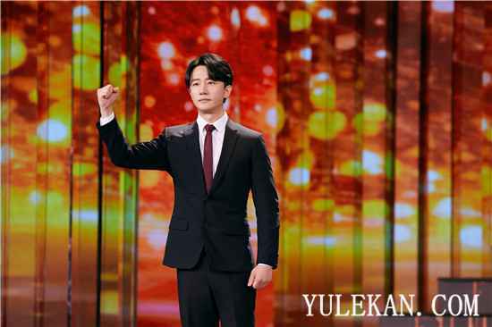 黄轩连登央视两台晚会 用表演致敬战“疫”英雄