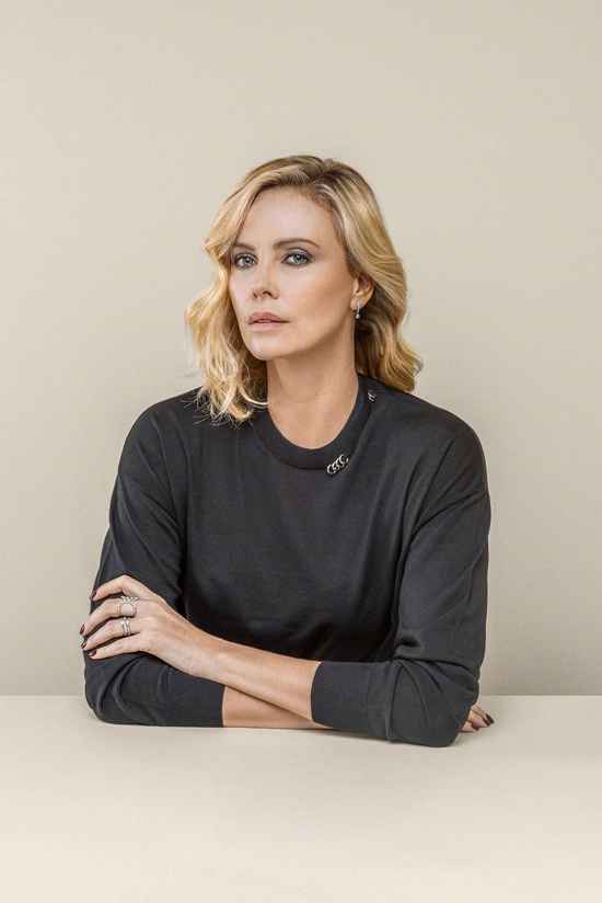 汤姆哈迪主演新片《浩劫》查理兹塞隆新片确定为《善恶魔法学院》