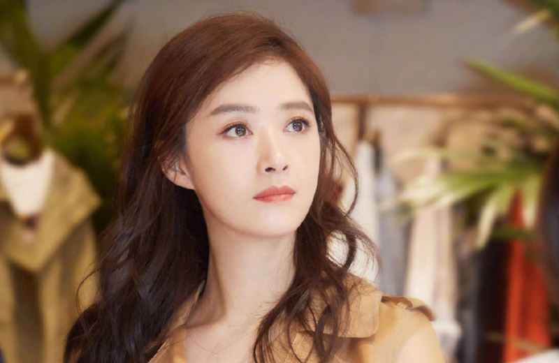 蒋欣也追《青春有你2》？不仅打call还投票，她对选手的评论亮了