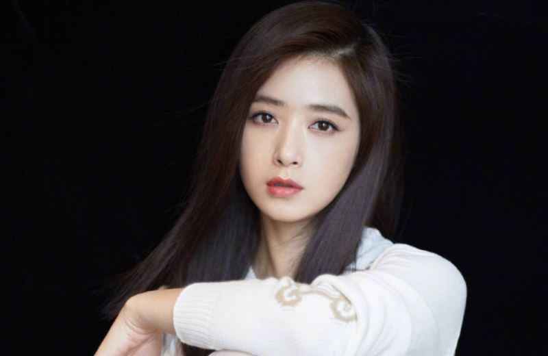 蒋欣也追《青春有你2》？不仅打call还投票，她对选手的评论亮了