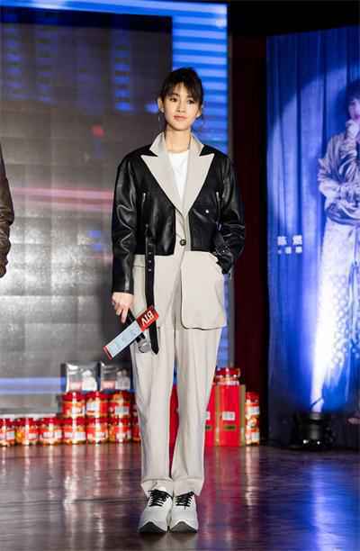 北京卫视《幕后之王》走进潘家园街道松榆西里社区 刘芮麟、王骁、陈燃讲述台前幕后百态人生