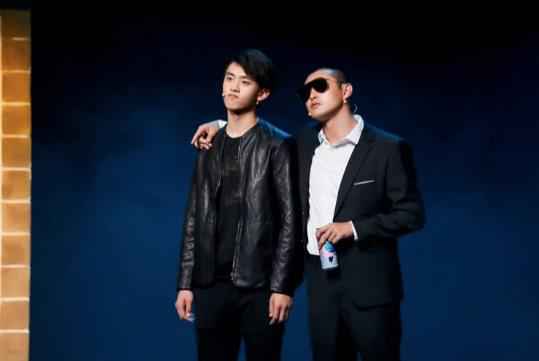 《青春同学会》曾黎反串“白景琦”，韩东君持枪直指刘冬沁