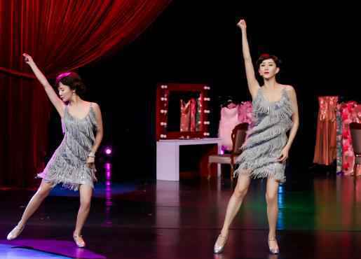 《青春同学会》曾黎反串“白景琦”，韩东君持枪直指刘冬沁