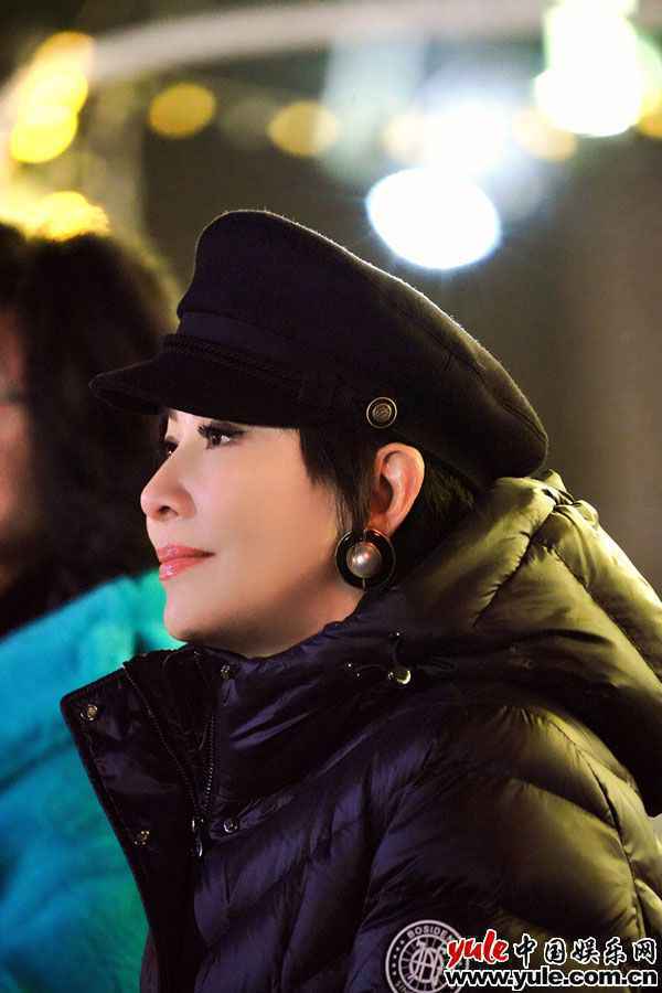 刘嘉玲惊喜助阵《追光吧！哥哥》 女神尽显率真一面现场笑个不停