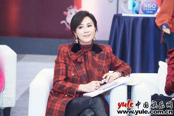 刘嘉玲惊喜助阵《追光吧！哥哥》 女神尽显率真一面现场笑个不停