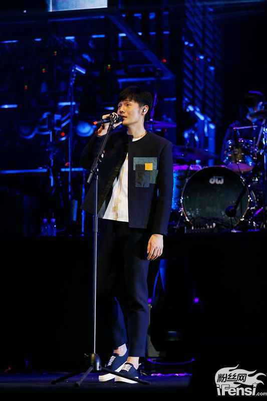 李荣浩巡回演唱会首站北京场热力开唱