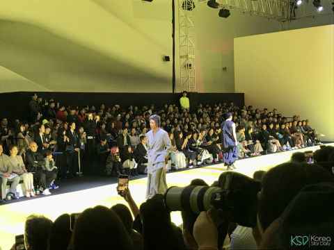 「2020SS首尔时装周」开始！抢先一睹明年春夏的韩国潮流吧