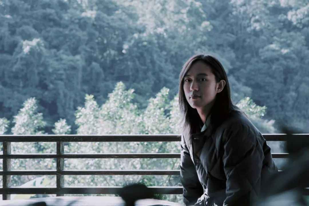 这位乐坛独一无二的“小王子”，新歌融合了优雅英伦美学