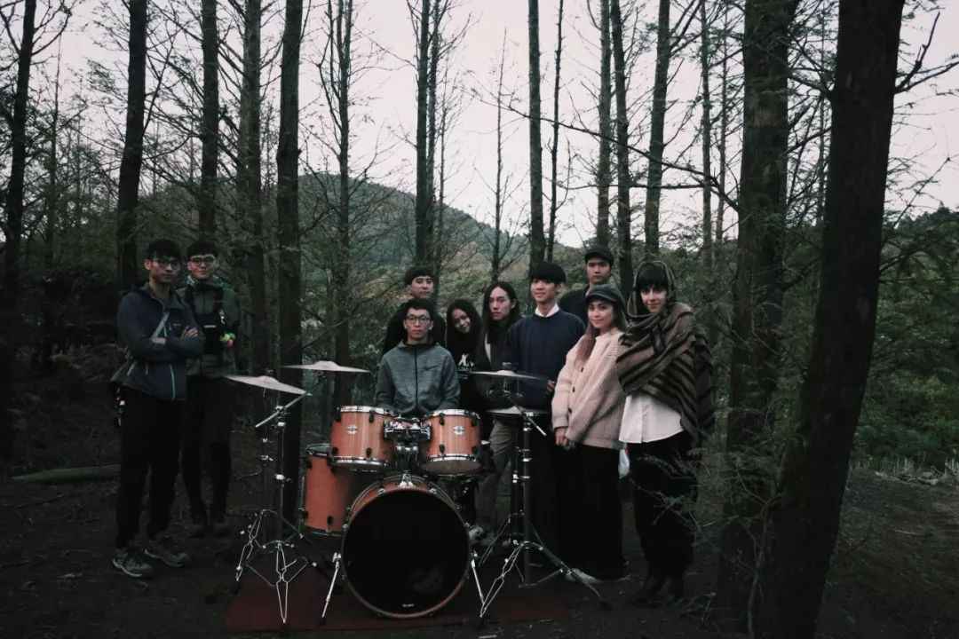 这位乐坛独一无二的“小王子”，新歌融合了优雅英伦美学