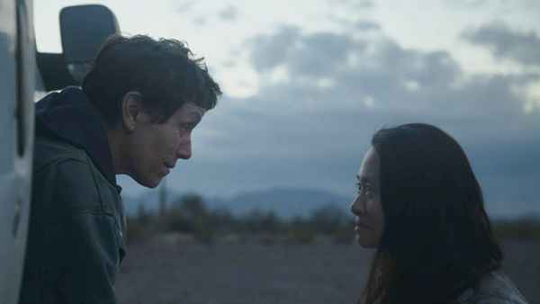 赵婷获金球奖最佳导演《无依之地》拿下最佳影片 黑豹获影帝