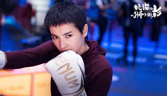 《赖猫的狮子倒影》杀青 双面朱亚文杨子姗燃甜“官宣”