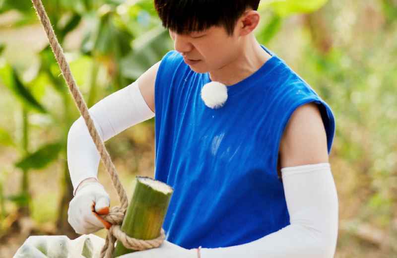 《向往的生活》剧照晒出四人劳动照，妹妹手中的东西真特别