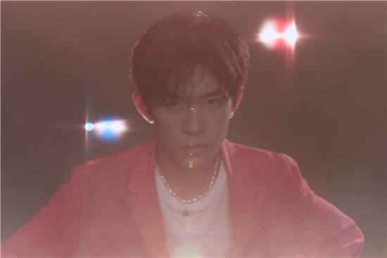 歌手易烊千玺全新专辑概念曲上线,神仙合作带来满分惊喜