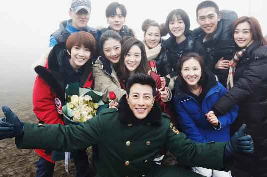 张赫《极速救援》杀青 坐直升机救护上演生死时速