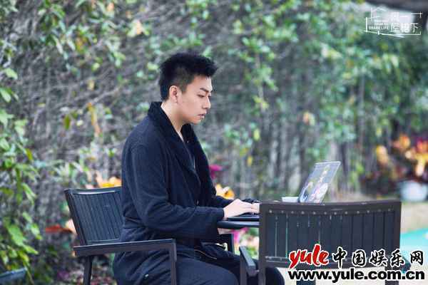 《同一屋檐下》濮小博严厉教学惹争议,邓紫棋谈十万小时定律