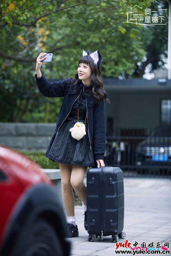 《同一屋檐下》濮小博严厉教学惹争议,邓紫棋谈十万小时定律