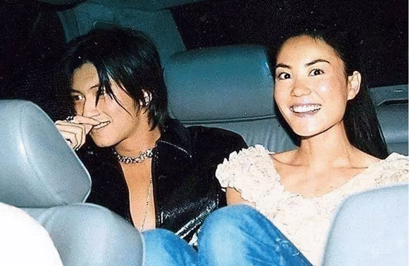 这女人俩孩子仨男人却没人说她不正经