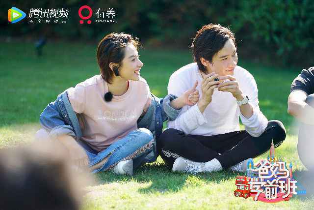 刘璇与王弢参加爸妈成长型节目 被要求“狠心”离开孩子