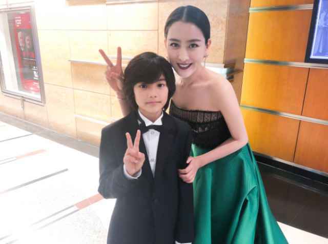 陈一玲亮相时光音乐节 齐秦朴树好妹妹同台嗨唱