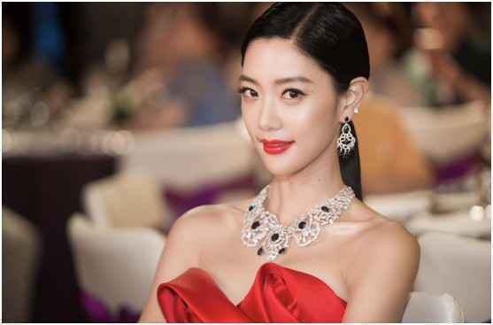 何洁发布录音室照片 最爱歌曲即将曝光