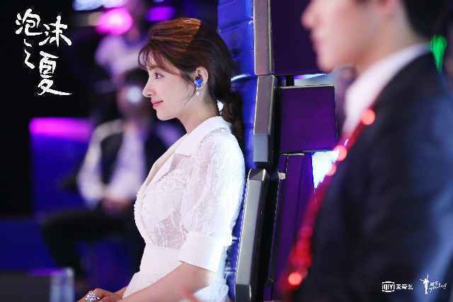 张雪迎演绎”海藻长发“ 秦俊杰黄圣池为爱痴狂