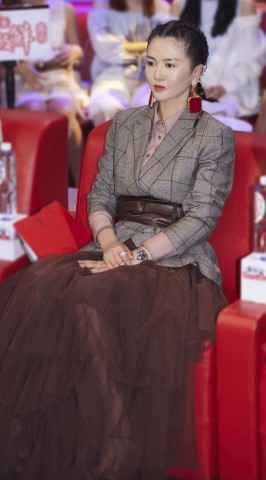 谭维维方言演绎《丑八怪》秀综艺感 美声版《赤裸裸》开口跪