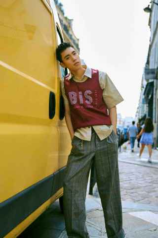 谭维维方言演绎《丑八怪》秀综艺感 美声版《赤裸裸》开口跪