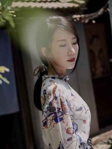 陈意涵《最佳时刻》央视首秀 活力十足唱响青岛