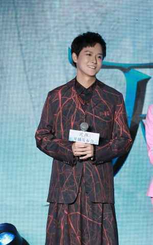 《天乩之白蛇传说》发布会 傅方俊酷帅亮相SWAG全场