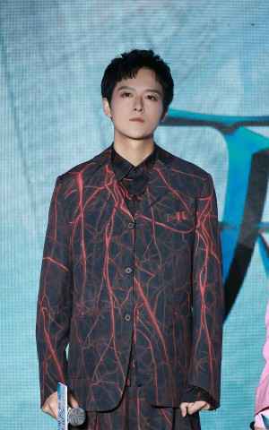 《天乩之白蛇传说》发布会 傅方俊酷帅亮相SWAG全场