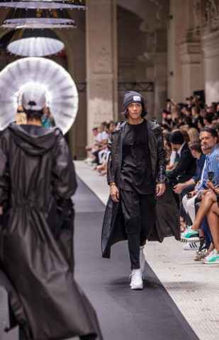 张惠春自家餐厅大摆生日趴 电音新歌狂飙高音秀唱功