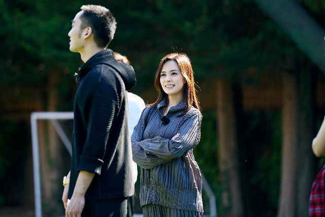 钟欣潼《爸妈学前班》首秀获赞 亲密互动情话满满