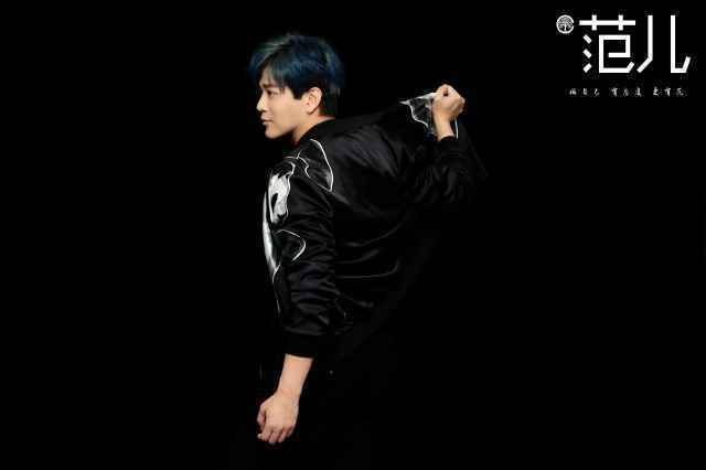 蔡淳佳亮相央视《最佳时刻》 态度音乐经典回声