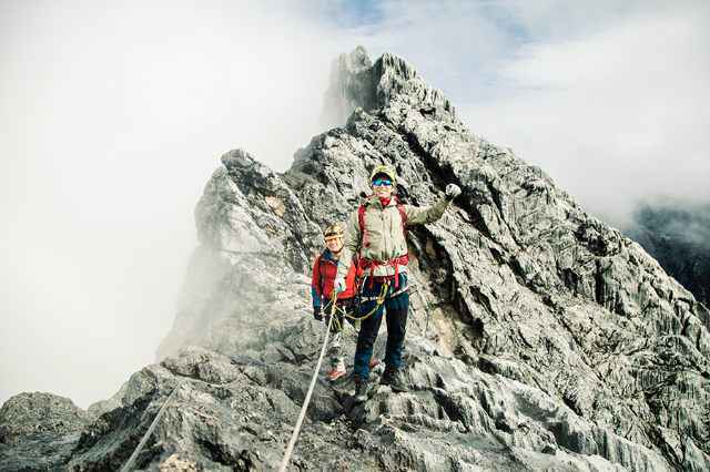 吃苦是福！窦骁登顶查亚峰 展现“窦式乐观”