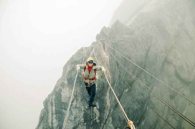 吃苦是福！窦骁登顶查亚峰 展现“窦式乐观”