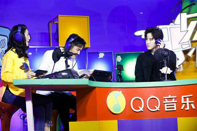 Mike《见面吧！电台》玩转俯卧撑 获粉丝爱的表白