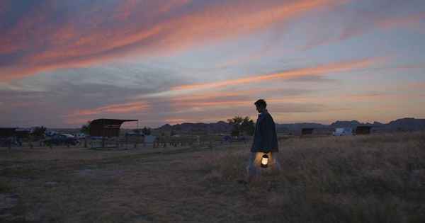 无依之地 第26届评论家选择奖《无依之地》成最大赢家 “黑豹”博斯曼获影帝