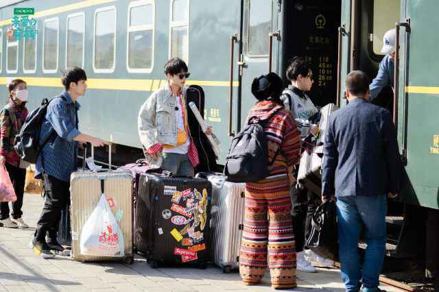 《亲爱的·客栈2》今晚回归 刘涛夫妇携手三小伙空地搭客栈