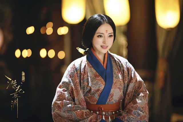 董璇《三国机密》真实身份揭开 献舞救人脑力获赞