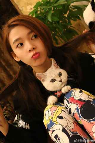 许靖韵全新演绎版《K歌之王》上线 撒福利Angela是认真的！