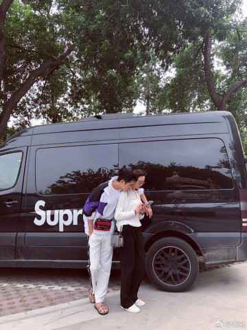 G.E.M.邓紫棋佛山演唱会遭苍蝇“抢麦” 出道十周年将发全新个人专辑