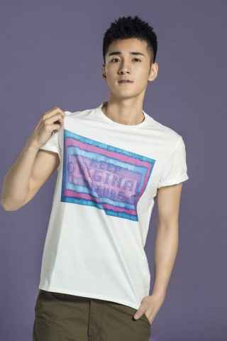 G.E.M.邓紫棋佛山演唱会遭苍蝇“抢麦” 出道十周年将发全新个人专辑