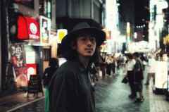 G.E.M.邓紫棋佛山演唱会遭苍蝇“抢麦” 出道十周年将发全新个人专辑