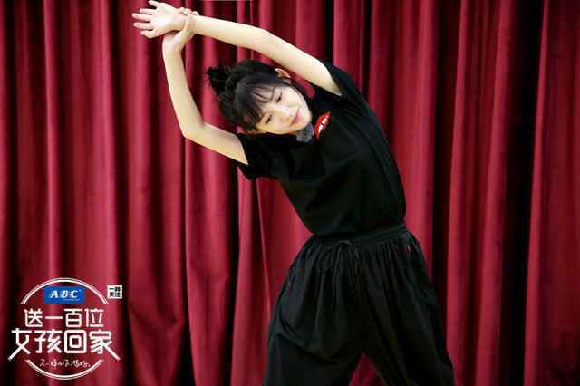 《送一百位女孩回家2》苏青入行十年凭尔晴爆红 理想型不是傅恒