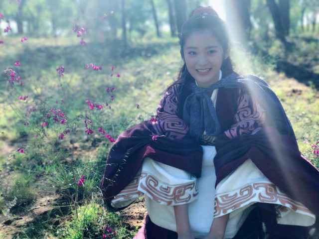 《猎毒人》情感主题曲虐心上线 王金金深情演绎走不进的《不同世界》